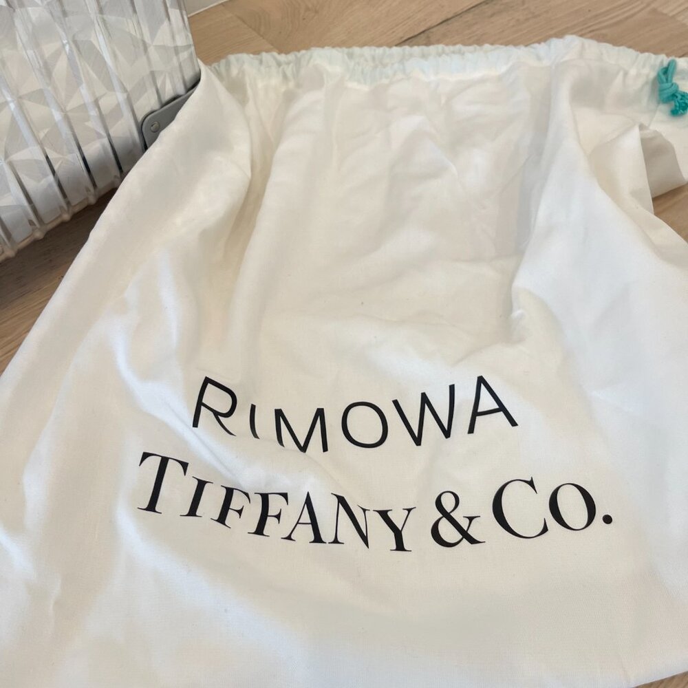 Authentic Like New Rimowa x Tiffany & Co. Rock Cut Cabin Silver Rolling Suitcase - Picture 3 of 16